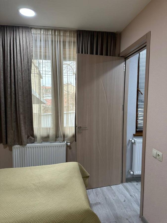 Family Apartament Appartamento Tbilisi Esterno foto